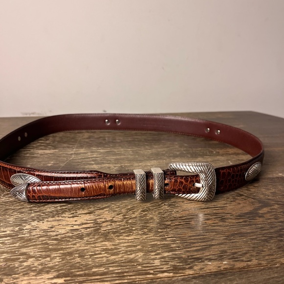 Roundtree & Yorke Accessories - Round tree and York Vintage western  Brown Leather Belt unisex silver hardware